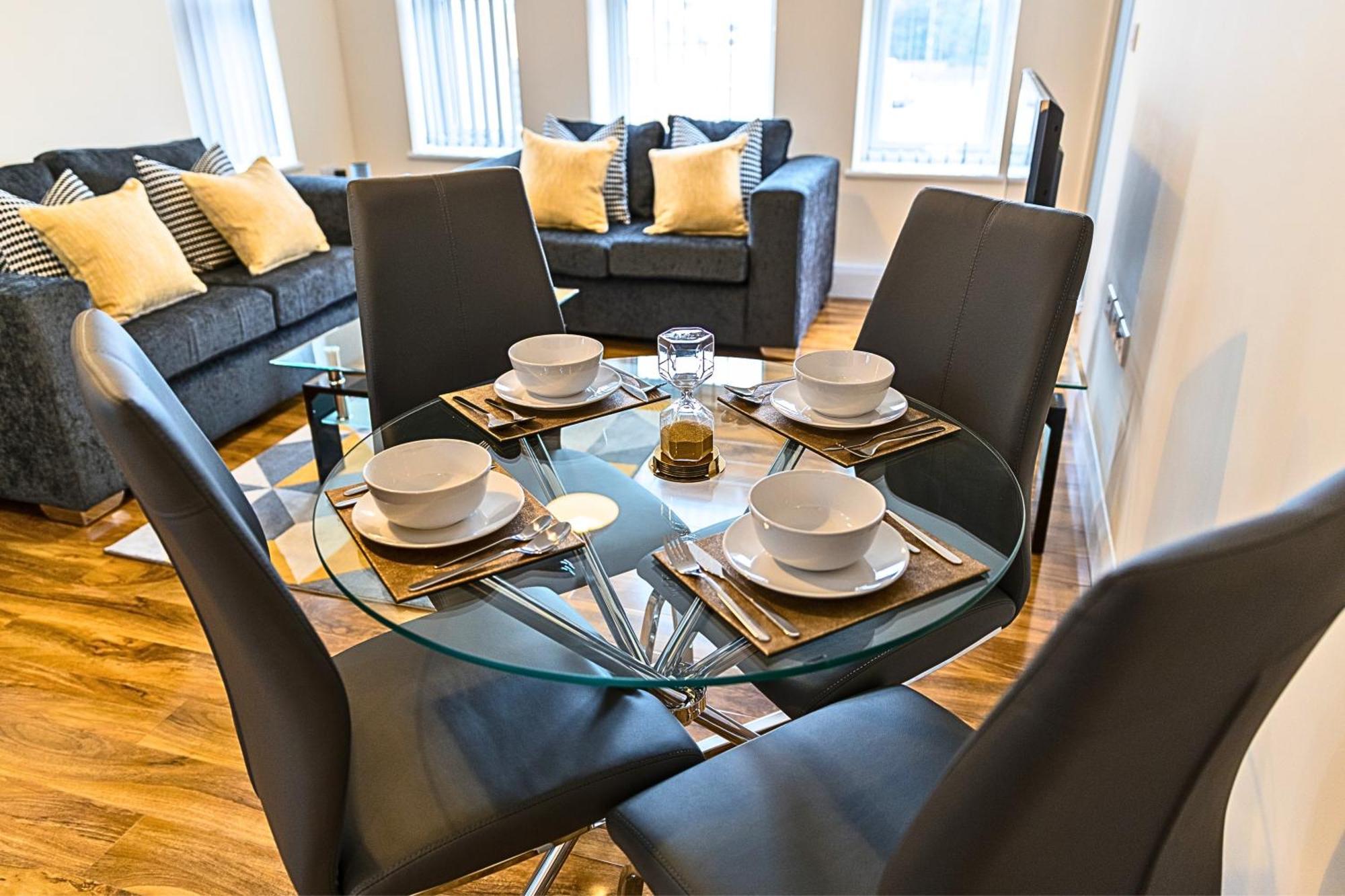 Heathrow Rare Find 2 Bedroom Plus 2 Bathroom Flat - Sleeps 6- Free Parking- Close To Heathrow Terminals-Quiet Development Стэнвэлл Экстерьер фото